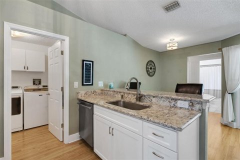 House in Sarasota, Florida 3 bedrooms, 154.68 sq.m. № 2197937 - photo 23