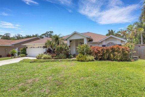 House in Sarasota, Florida 3 bedrooms, 154.68 sq.m. № 2197937 - photo 2