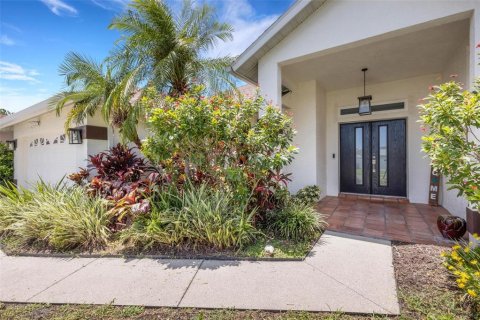 House in Sarasota, Florida 3 bedrooms, 154.68 sq.m. № 2197937 - photo 3