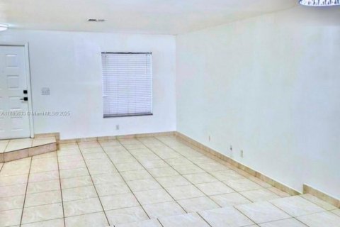 Touwnhouse à vendre à Davie, Floride: 2 chambres, 112.97 m2 № 1942362 - photo 2