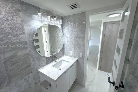 Condo in Marathon, Florida, 3 bedrooms № 1983575 - photo 24