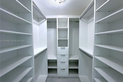 Condo in Marathon, Florida, 3 bedrooms № 1983575 - photo 14