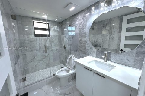 Condo in Marathon, Florida, 3 bedrooms № 1983575 - photo 23