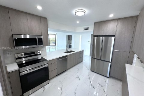 Condo in Marathon, Florida, 3 bedrooms № 1983575 - photo 11