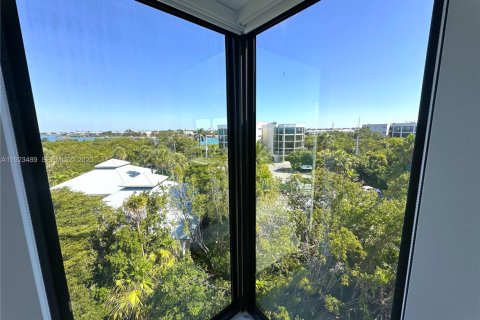 Condo in Marathon, Florida, 3 bedrooms № 1983575 - photo 16