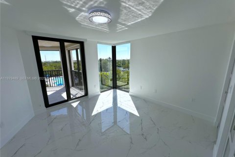 Condo in Marathon, Florida, 3 bedrooms № 1983575 - photo 17