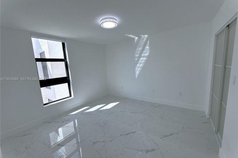 Condo in Marathon, Florida, 3 bedrooms № 1983575 - photo 20