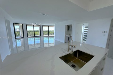 Condo in Marathon, Florida, 3 bedrooms № 1983575 - photo 12