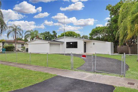 Casa en venta en Miami, Florida, 3 dormitorios, 143.72 m2 № 1872153 - foto 25