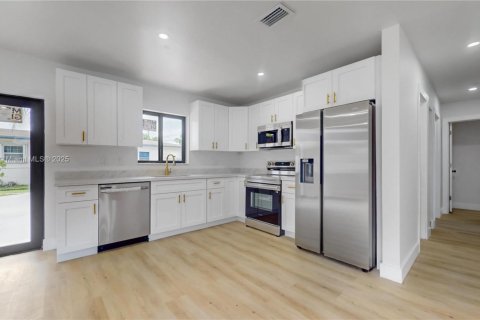 Casa en venta en Miami, Florida, 3 dormitorios, 143.72 m2 № 1872153 - foto 4