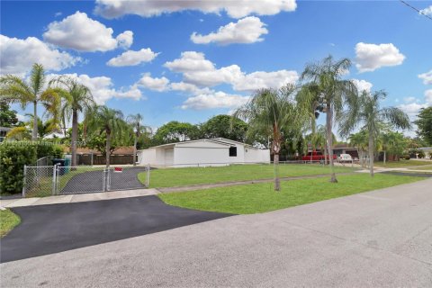 Casa en venta en Miami, Florida, 3 dormitorios, 143.72 m2 № 1872153 - foto 24
