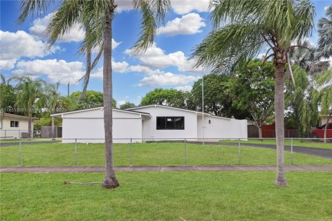 Casa en venta en Miami, Florida, 3 dormitorios, 143.72 m2 № 1872153 - foto 1
