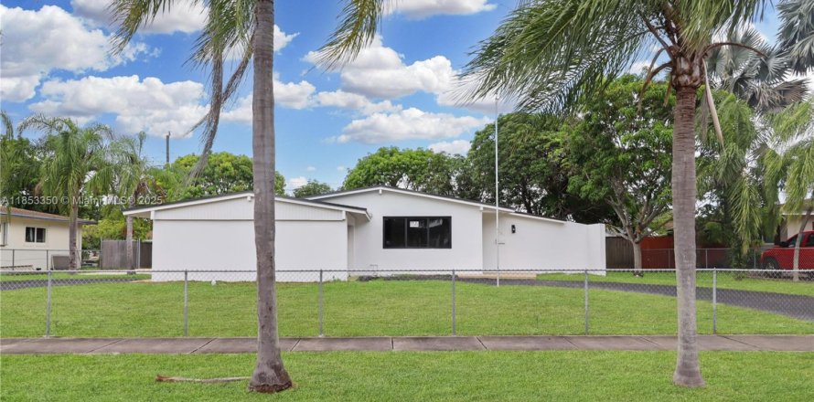 Casa en Miami, Florida 3 dormitorios, 143.72 m2 № 1872153
