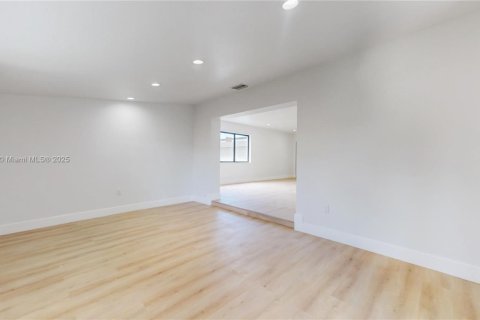 Casa en venta en Miami, Florida, 3 dormitorios, 143.72 m2 № 1872153 - foto 7