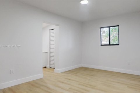 Casa en venta en Miami, Florida, 3 dormitorios, 143.72 m2 № 1872153 - foto 9