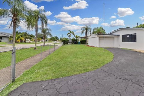 Casa en venta en Miami, Florida, 3 dormitorios, 143.72 m2 № 1872153 - foto 23