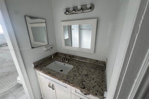 Apartamento en alquiler en Hialeah, Florida, 2 dormitorios, 78.97 m2 № 1979033 - foto 7