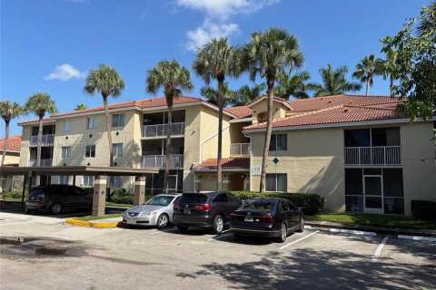 Copropriété à vendre à Hollywood, Floride: 2 chambres, 76.18 m2 № 1957700 - photo 1