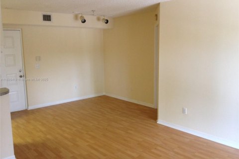 Copropriété à vendre à Hollywood, Floride: 2 chambres, 76.18 m2 № 1957700 - photo 8