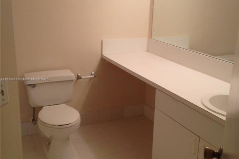 Copropriété à vendre à Hollywood, Floride: 2 chambres, 76.18 m2 № 1957700 - photo 12