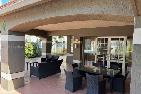 Copropriété à vendre à Hollywood, Floride: 2 chambres, 76.18 m2 № 1957700 - photo 17