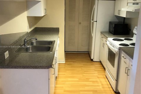 Copropriété à vendre à Hollywood, Floride: 2 chambres, 76.18 m2 № 1957700 - photo 4