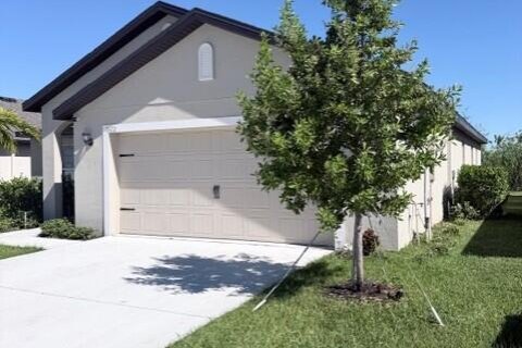 House in St. Lucie, Florida 3 bedrooms, 157.56 sq.m. № 2175727 - photo 23