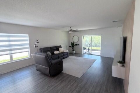 House in St. Lucie, Florida 3 bedrooms, 157.56 sq.m. № 2175727 - photo 10