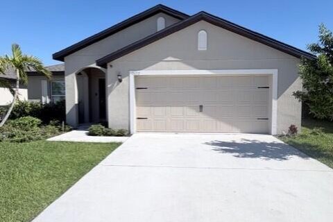 House in St. Lucie, Florida 3 bedrooms, 157.56 sq.m. № 2175727