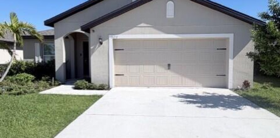 House in St. Lucie, Florida 3 bedrooms, 157.56 sq.m. № 2175727
