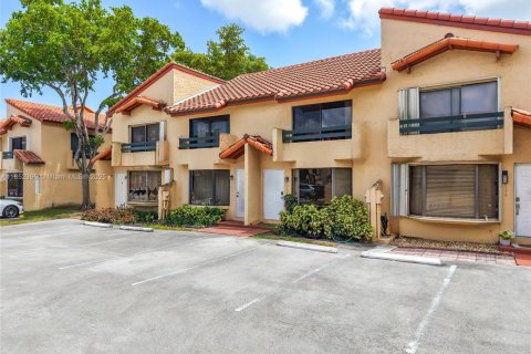 Touwnhouse à vendre à Miami, Floride: 2 chambres, 107.02 m2 № 1859047 - photo 2