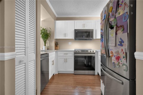 Touwnhouse à vendre à Miami, Floride: 2 chambres, 107.02 m2 № 1859047 - photo 6