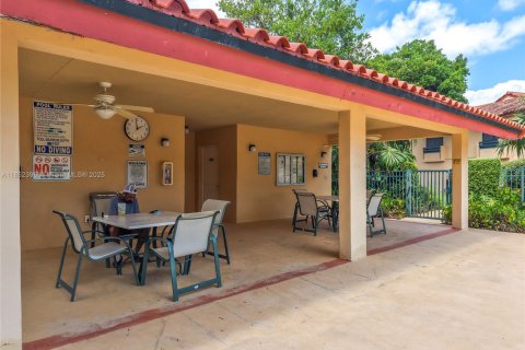 Touwnhouse à vendre à Miami, Floride: 2 chambres, 107.02 m2 № 1859047 - photo 21