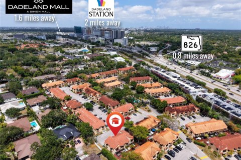 Touwnhouse à vendre à Miami, Floride: 2 chambres, 107.02 m2 № 1859047 - photo 24