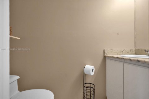 Touwnhouse à vendre à Miami, Floride: 2 chambres, 107.02 m2 № 1859047 - photo 7