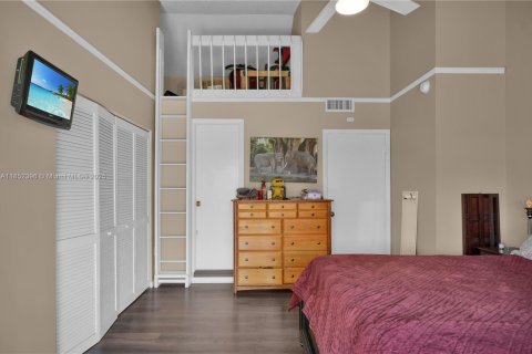 Touwnhouse à vendre à Miami, Floride: 2 chambres, 107.02 m2 № 1859047 - photo 11