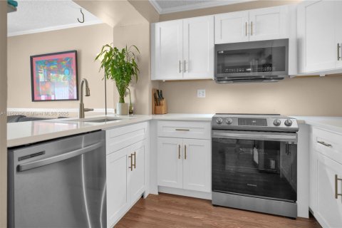 Touwnhouse à vendre à Miami, Floride: 2 chambres, 107.02 m2 № 1859047 - photo 5