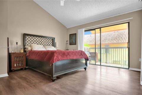 Touwnhouse à vendre à Miami, Floride: 2 chambres, 107.02 m2 № 1859047 - photo 10