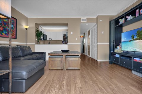 Touwnhouse à vendre à Miami, Floride: 2 chambres, 107.02 m2 № 1859047 - photo 4