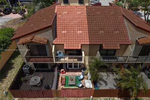 Touwnhouse à vendre à Miami, Floride: 2 chambres, 107.02 m2 № 1859047 - photo 18