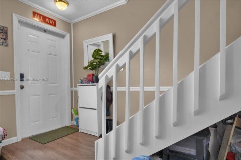 Touwnhouse à vendre à Miami, Floride: 2 chambres, 107.02 m2 № 1859047 - photo 9