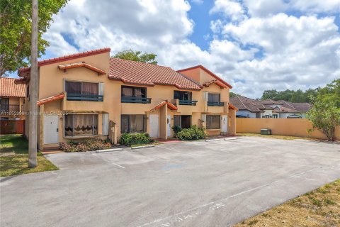 Touwnhouse à vendre à Miami, Floride: 2 chambres, 107.02 m2 № 1859047 - photo 1