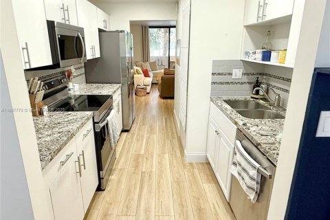 Condo in Plantation, Florida, 2 bedrooms № 2081559 - photo 7