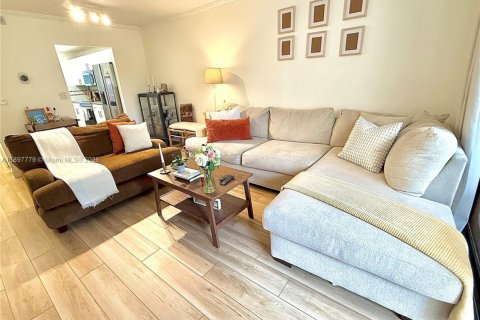 Condo in Plantation, Florida, 2 bedrooms № 2081559 - photo 12