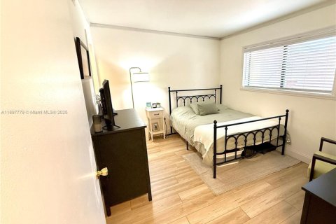 Condo in Plantation, Florida, 2 bedrooms № 2081559 - photo 17