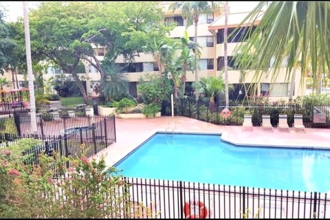 Condo in Plantation, Florida, 2 bedrooms № 2081559 - photo 29