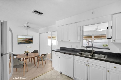 Villa ou maison à vendre à Clearwater, Floride: 2 chambres, 107.21 m2 № 2228006 - photo 5