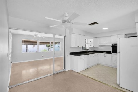Villa ou maison à vendre à Clearwater, Floride: 2 chambres, 107.21 m2 № 2228006 - photo 21