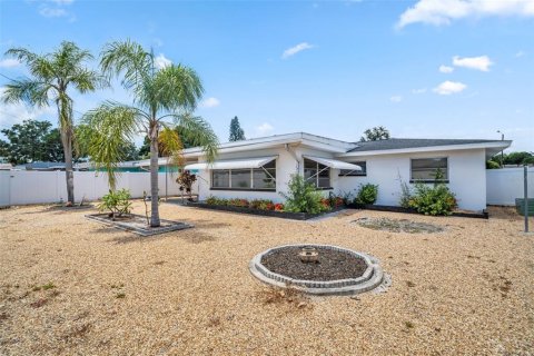 Villa ou maison à vendre à Clearwater, Floride: 2 chambres, 107.21 m2 № 2228006 - photo 2