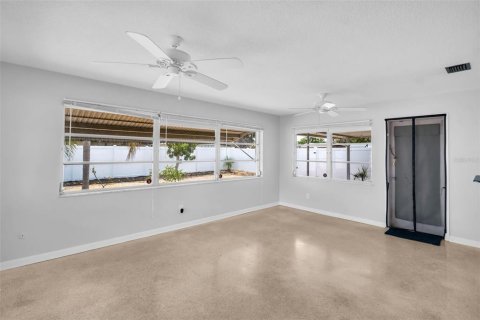 Villa ou maison à vendre à Clearwater, Floride: 2 chambres, 107.21 m2 № 2228006 - photo 27
